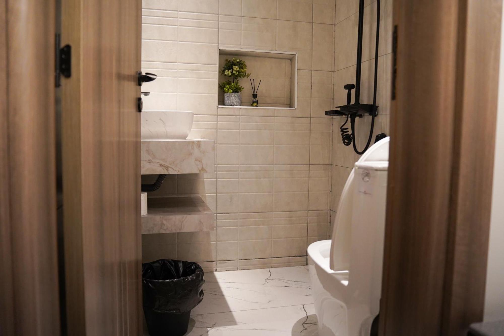 Апартаменти Lavenue Resthouse Нізва Номер фото